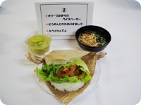 オリーブはまちのライスバーガー　そうめんとわかめのすまし汁　キウイかんてん
